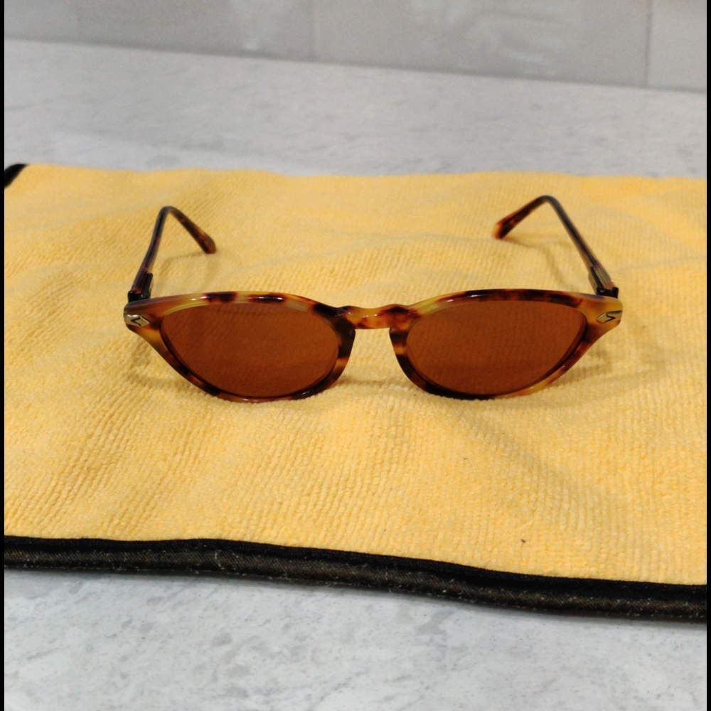 Revo989/008 Feline Purple Mirror Sunglasses